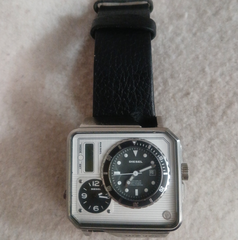 Diesel DZ7513 Ani-Digi Mens 3TIMEZONE Watch(Rare) very clean pre-owned Diesel